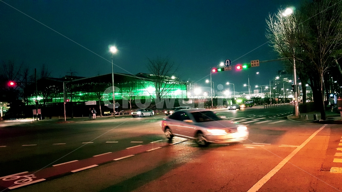 야경,가락시장,가락동,자동차,네온사인,도로,야간주행,사거리,야경,밤,풍경,nightscape,night,landscape,교통,교통수단,traffic,transportation,car,차,vehicle,차량,automobile,asphalt,아스팔트,road