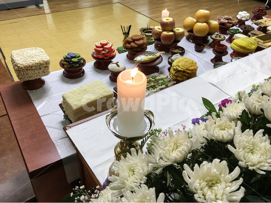 Funeral home,memorial service,death,condolence,Tradition,fruit,condolence room,sadness,common sense,funeral culture,chrysanthemum,candlelight,customs,quiet,funeral food,incense,mourning house,mortuary,Confucian culture,ritual,custom,portrait,commercial ho