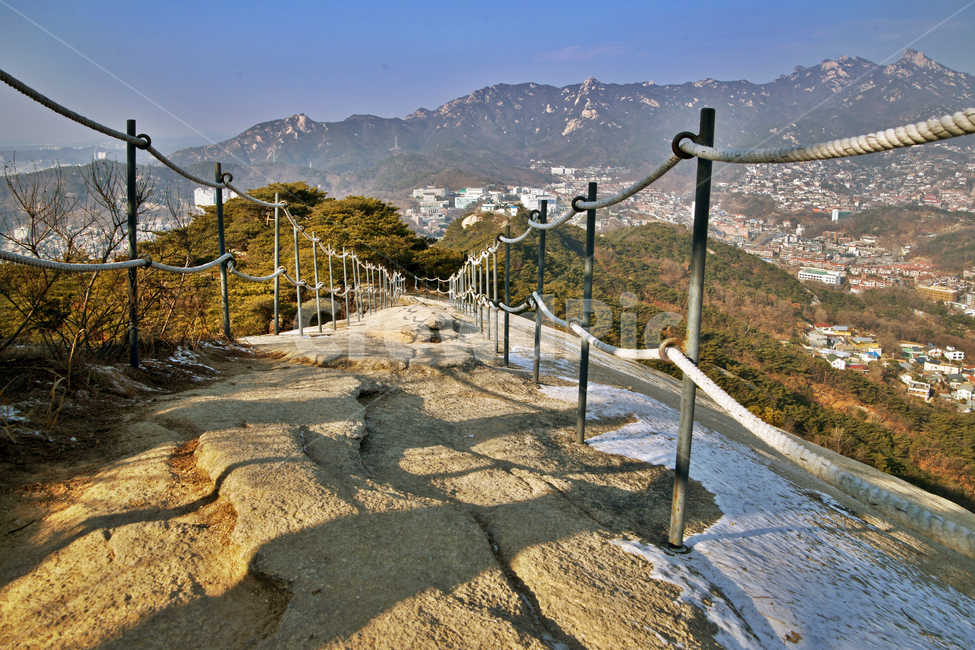 기차바위,등산,철책,무악동,인왕산,산,서울성곽,서울도심,바위,자연,풍경,nature,landscape