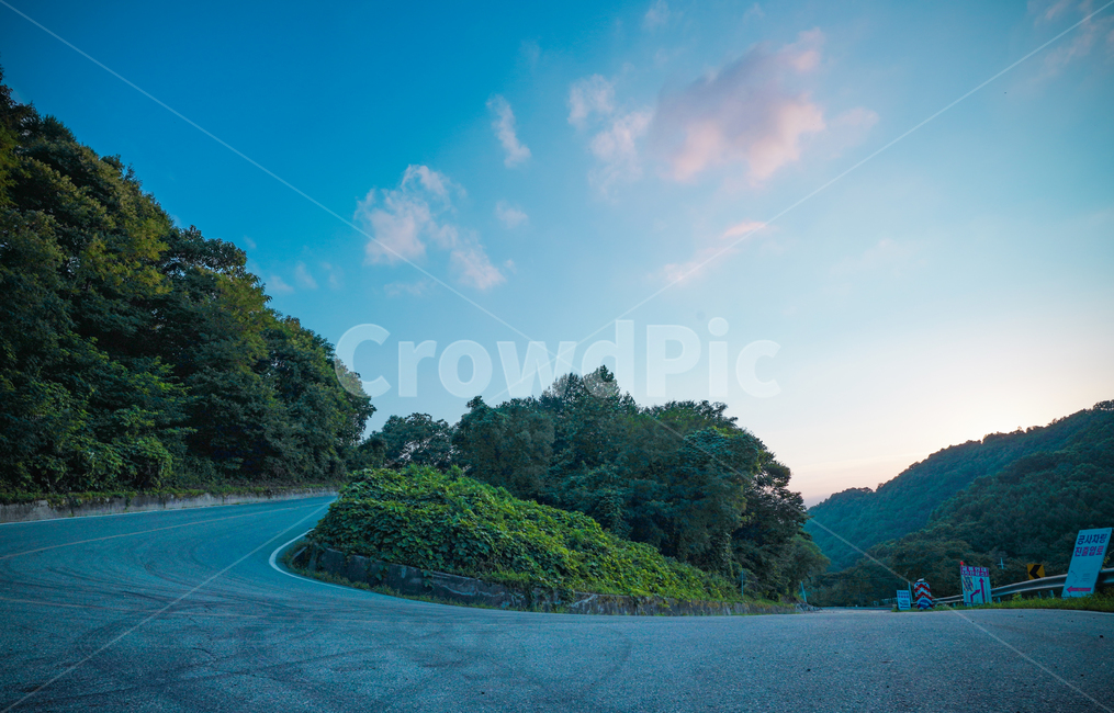 scenery,풍경,blue,asphalt,아스팔트,도로,road,자연,풍경,nature,landscape,gravel,자갈,dirt road,흙길