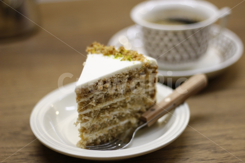 coffee,cafe,dessert,cake,food,beverage,carrot,dish,커피,카페,드립커피,케익,디저트,음식,음료,빵,캐롯케익,당근케익,당근,아메리카노,바리스타,barista,음식,식재료,요리,food,cook,meal,dishes,food reserves,빵,bread,디저트,간식,후식,dessert,snack