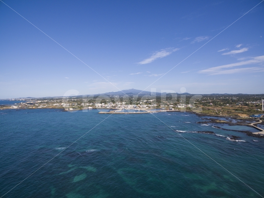제주도,제주바다,바다,한라산,드론사진,제주,제주도바다,제주풍경,풍경,제주도풍경,항공뷰,항공사진,맑은,쾌청한,파란하늘,푸른바다,떠나요제주도,아름다운,멋진,풍경사진,자연,자연,풍경,nature,landscape,한국자연풍경,한국자연경관,korea nature landscape,제주도,jeju,jeju island,경치,outdoors,옥외,scenery,land,땅,water,물,shoreline,해안선,ocean,대양,sea,promontory,곶,aerial view,조감도