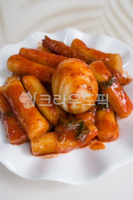 egg,boiled egg,snack,Fish cake,chili pepper paste,sauce,food,flour,chili powder,wheat rice cake,rice cake,Korean food,tteokbokki,snack bar