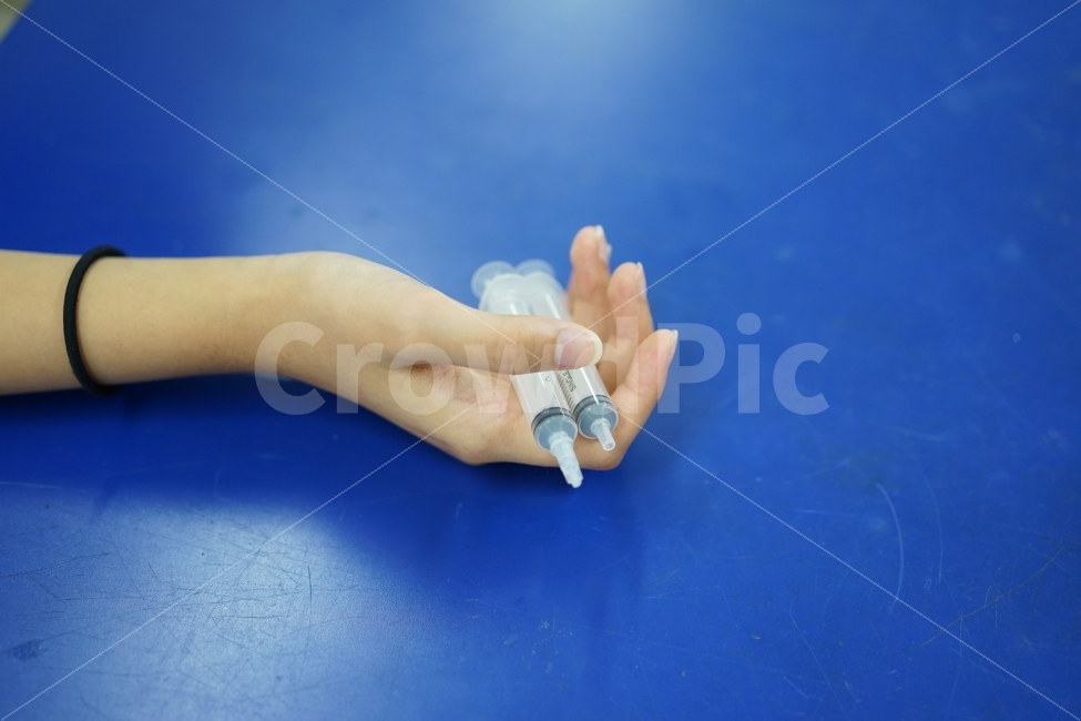 	주사기,압력,실험,과학,사이언스,도구,손,실험실,일상,사진,기구,사람,인물,인간,human,person,의료,의학,병원,medical,hospital,clinic,사물,물건,오브젝트,thing,object,matter,연출,컨셉,콘셉,direction,concept,교육,학교,공부,education,learning,study,school