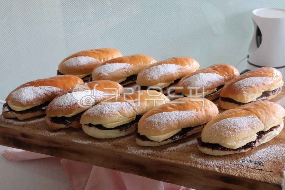 앙버터,앙버터빵,앙버터롤,크림빵,단팥빵,디저트빵,수제빵,홈베이킹,베이커리사진,브런치,Angbutter,Sweetredbeanbun,Creambun,Koreandessert,Butterandredbeanroll,Bakery,Homemadebread,Koreanbread,Dessertphoto,Brunchbread