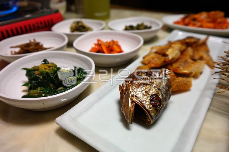 보리굴비,굴비,한정식,건조,어류,명절음식,조기,한식,한국음식,한국전통,전통음식,식사,요리,음식,식재료,수산물,해산물,생선구이,구이,생선,물고기,croaker,barleycorvina,corvina,koreansetmenu,dried,holidayfood,koreanfood,traditionalkoreanfood,traditionalfood,meal,food,ingredient,seafood,grilledfish,fish,음식,식재료,요리,food,cook,meal,dishes,food reserves