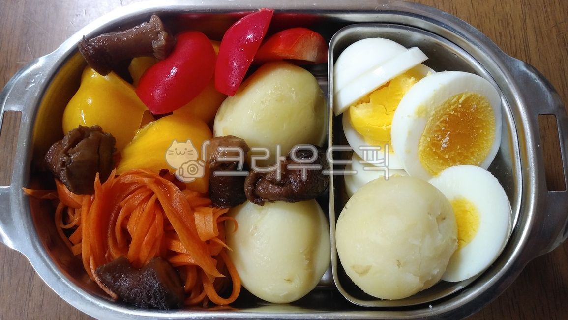 도시락,점심,집밥,달걀,알감자,표고버섯,버섯장조림,파프리카,반숙,계란