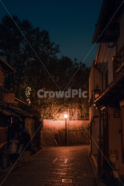 야경,가로등,감성,일본,골목,교토,골목길,길,길거리,밤,감성사진,분위기,산책,어둠,외로움,고요함,조용함,풍경,nightview,japan,kyoto,road,silence,dark,streetlight,색감,야경,밤,풍경,nightscape,night,landscape,골목길,alley,walkway,보도,path,통로,sidewalk,pavement,포장