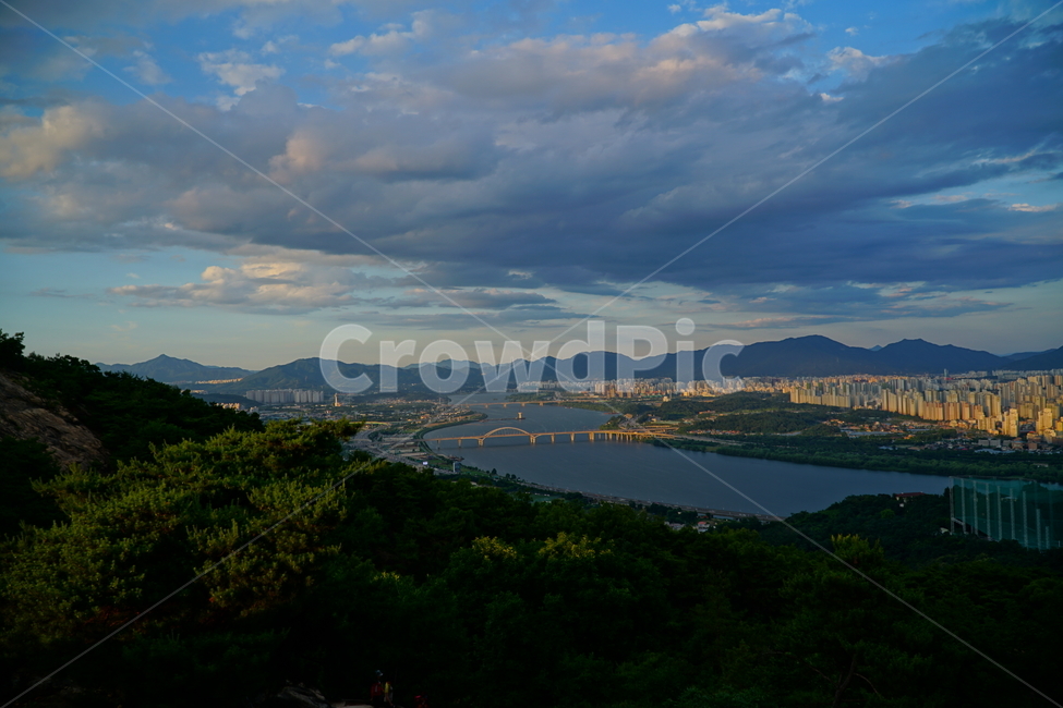 한국,korea,경기도,구리시,한강,hanriver,hangang,도시,건물,빌딩,다리,암사대교,산맥,산봉우리,산꼭대기,정상,mountain,전경,전망,조망,경치,풍경,landscape,scenery,scene,view,하늘,구름,기상,날씨,sky,cloud,6월,june,river,강,나무,식물,자연,nature,bridge
