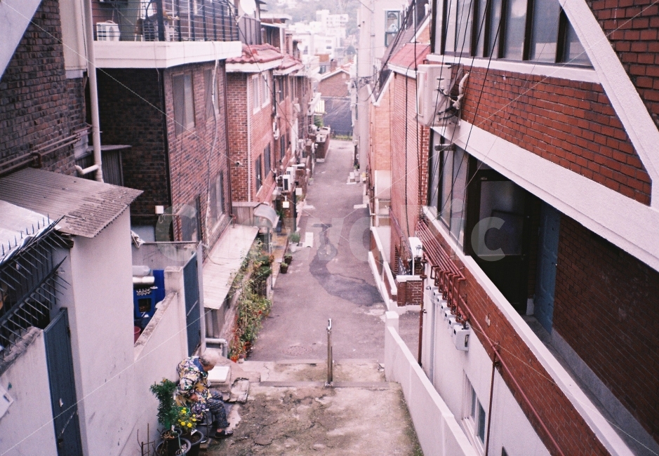 한남동,한남동골목,골목길,필름,필름사진,analog,film,filmphoto,filmphotography,도시,풍경,city,landscape,한국도시풍경,한국도시경관,korea cityscape,골목길,alley,감성,sensible,feeling