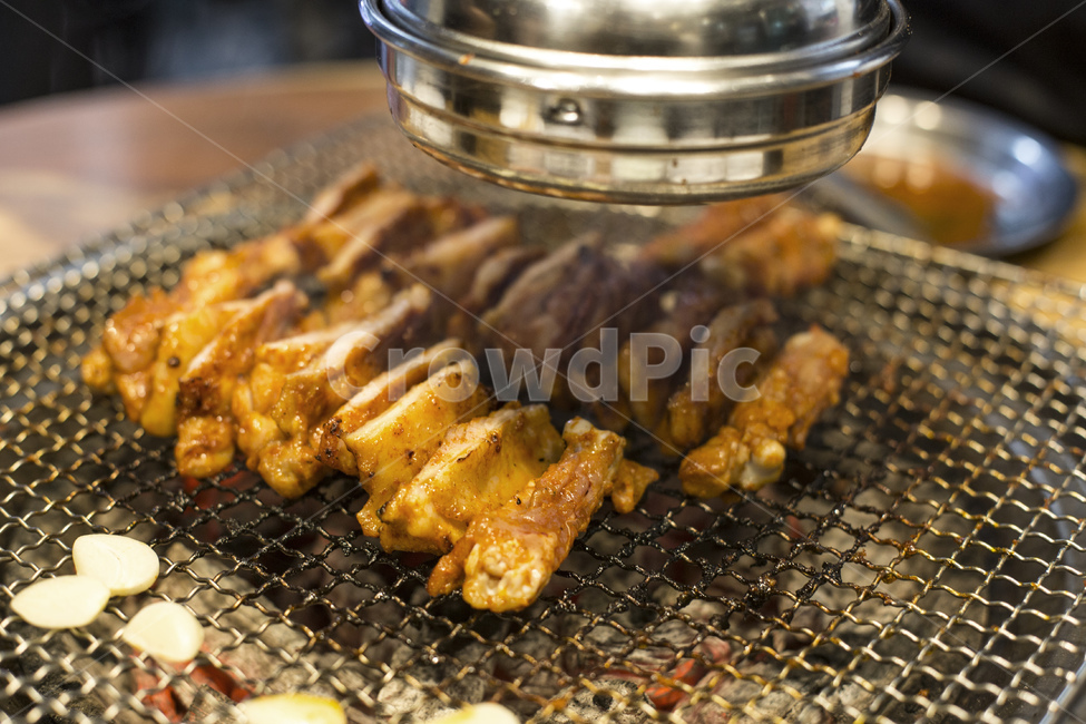 숯불,숯불구이,닭갈비,숯불닭갈비,숯,고기,닭고기,구이,석쇠,연기,석쇠구이,직화,육류,치킨,음식,식재료,요리,food,cook,meal,dishes,food reserves,육류,고기,meat