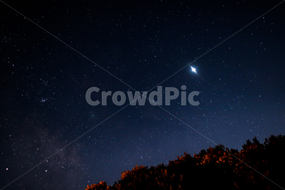 별,은하수,저녁,산,자연,풍경,야경,밤,풍경,nightscape,night,landscape,nature,outdoors,옥외,outer space,대기권 밖,astronomy,천문학,universe,우주,starry sky,별이 빛나는 하늘
