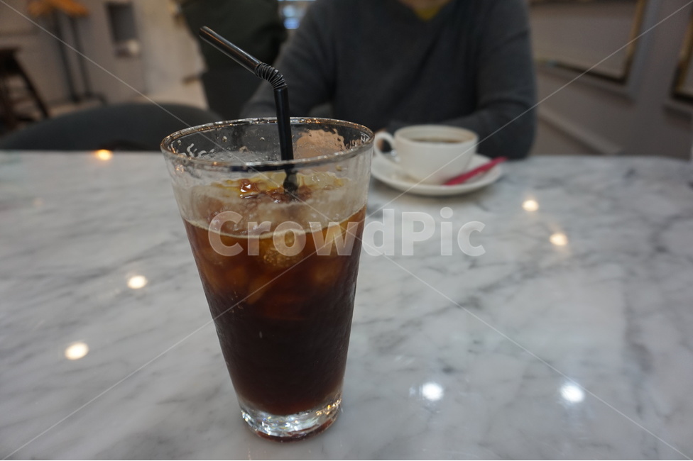 커피,티타임,아이스아메리카노,아메리카노,레스토랑,유리컵,얼음,커피,카페,coffee,cafe
