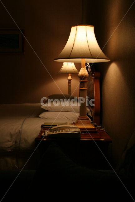 lamp,램프,불빛,침실,호텔,객실,침대,머리맡,갓등,갓,인테리어,실내디자인,interior design