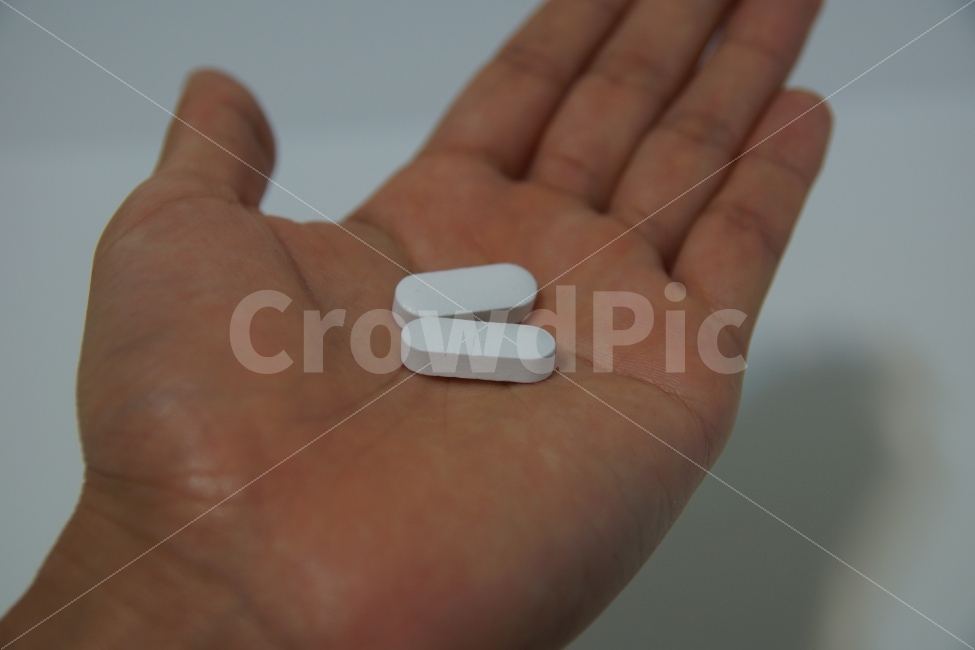 약,병,병원,약국,알약,영양제,건강,체력,medicine,Hospital,tablet,사람,인물,인간,human,person,의료,의학,병원,medical,hospital,clinic