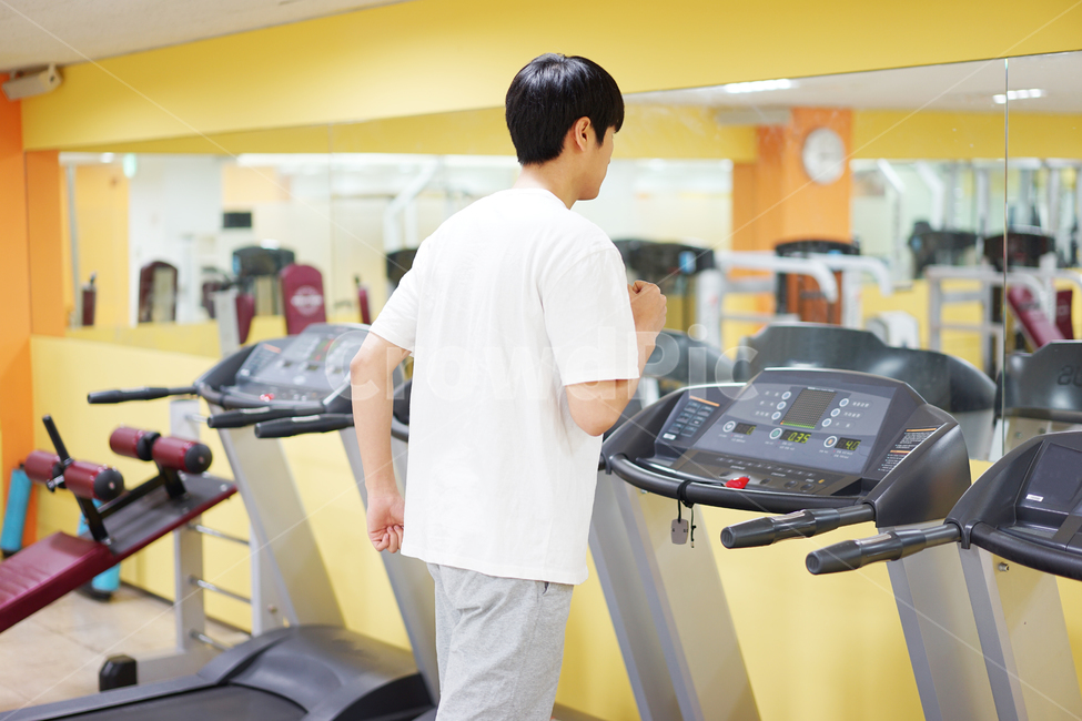 운동,남자,체조,체력단련,헬스,헬스장,자기관리,피트니스,몸관리,운동기구,달리기,런닝머신,근력운동,무산소운동,유산소운동,다이어트,health,gym,fitness,diet,man,runningmachine,running,트레이닝,남성,사람,인물,인간,human,person,남성,남자,man,male,건강,헬스웨어,헬스케어,healthware,health care