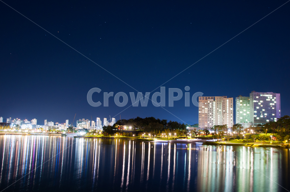 세종시호수공원,세종호수공원,반영,건물,밤,조명,sejonglakepark,lakepark,night,빌딩,colorful,buildings,park,호수,lake,sejongsi,야경,밤,풍경,nightscape,night,landscape,도시,city,한국도시풍경,한국도시경관,korea cityscape,water,물,nature,자연,outdoors,옥외