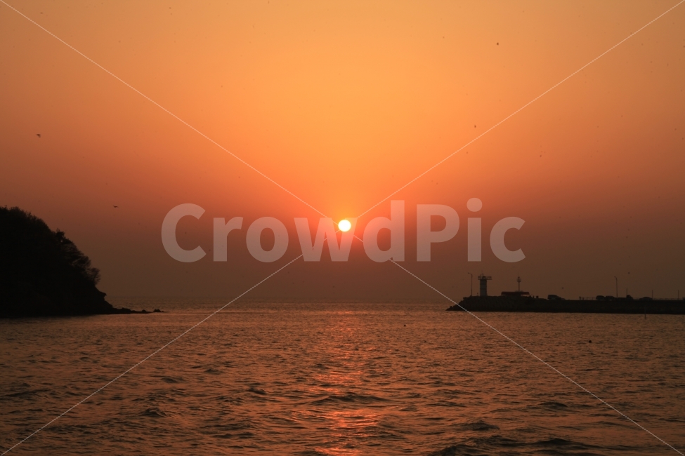 atmosphere,sunset sunlight,backlight,Photo,sunset light,sun,Kkotji Beach,sunset photo,Emotion,Atmosphere photo,Taean,photo,west sea,Emotional photo,sunlight,ocean,a flaming sunset,sunset,backlit photo,snapshot,photography,snap