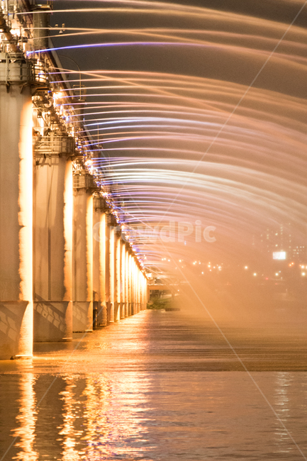night view,Han Riverside,fountain,color,bright,scenery,Han River,Seoul,nightscape,Han River Bridge,moonlight square,Seoul night view,gorgeous ship,night,lighting,Banpo Bridge,seoul,rainbow,rainbow fountain,brighting,korea,hanriver,light,background,shining