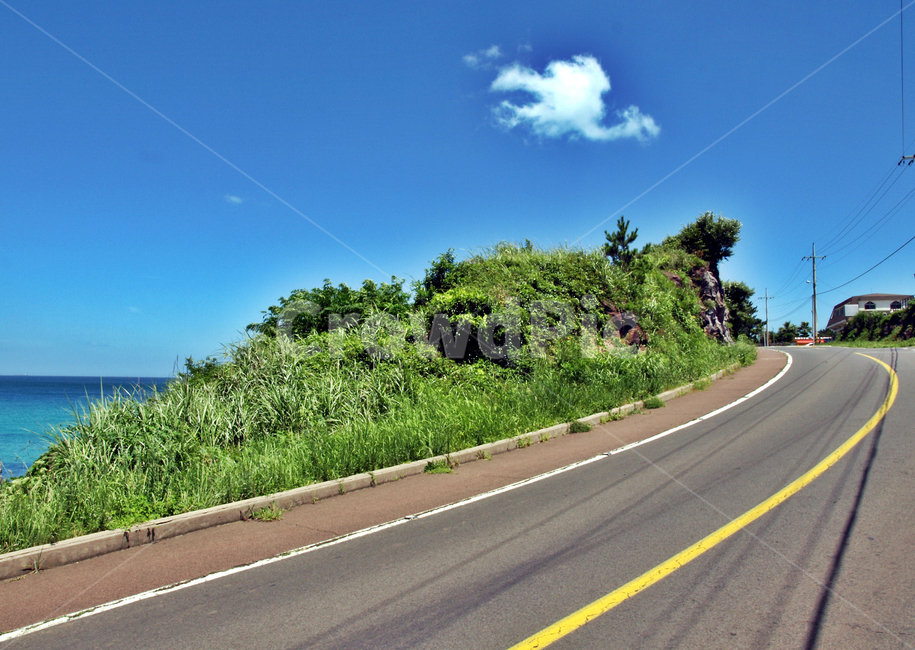 올레16코스,해안도로,올레,제주,푸른하늘,흰구름,자연,풍경,nature,landscape,road,도로,asphalt,아스팔트,freeway,고속 도로,highway,고속도로