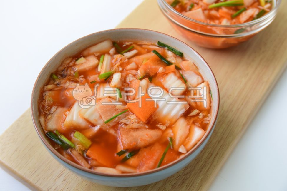 나박김치,나박물김치,물김치,국물김치,김치,배추,무,국물,반찬,밑반찬,음식,한식,요리,식품,한국음식,식재료,kimchi,food,koreanfood,koreanmeal,koreandishes,cook,traditional,음식,식재료,요리,food,cook,meal,dishes,food reserves