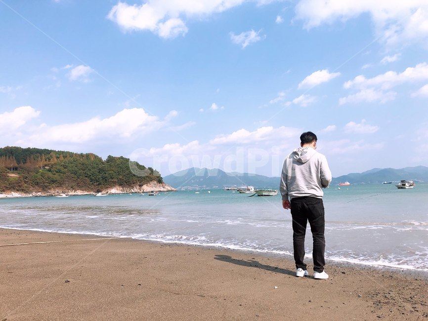 남자,사람,검은모래해변,yeosu,여수바닷가,검은모래,korea,11월의바다,남해바다,회색후드티,커플후드티