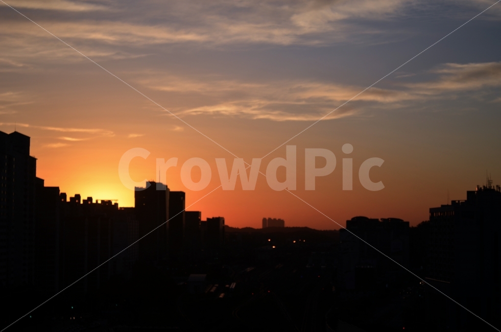 노을,풍경,그림자,색감,sunset,도시,풍경,city,landscape,nature,자연,outdoors,옥외,sky,하늘,dusk,황혼,일몰,red sky,붉은 하늘,dawn,새벽,sunlight,햇빛