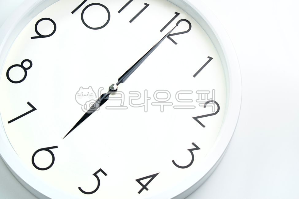 Appointment,wait,Wall,Second hand,Symbol,Time,Black,Situation,Retro,Modern,Design,number,analog clock,Minute,Wall clock,Hour hand,Business,Accurate,Arrow,Concept,Circle,Speed,Background,Copy space,Hour,countdown,clock,White,When,Second,On time,watch,nervo