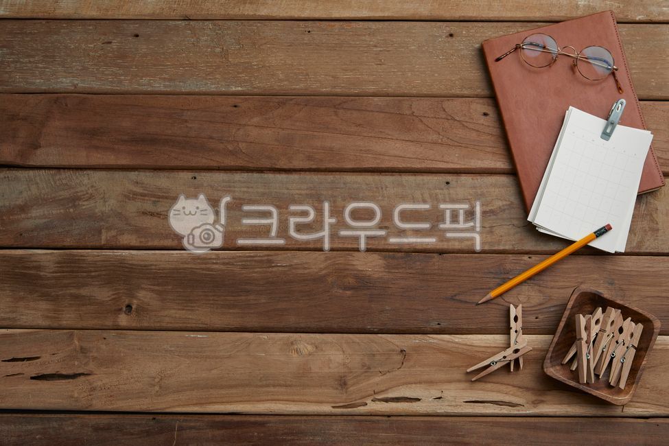 note,study,idea,memo,office,at home,Modern,glasses,trim,copy space,pen,work from home,table,top view,business,home office,Notebook,work,pencil,diary,desk