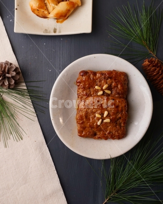 떡갈비,한식,너비아니,솔잎,tteokgalbi,음식,식재료,요리,food,cook,meal,dishes,food reserves,육류,고기,meat,한식,한국음식,한국요리,korean food,korean dishes,korean meal,korean cook,연출,컨셉,콘셉,direction,concept