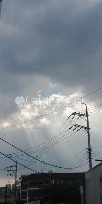 먹구름,햇빛,뭉게구름,sunlight,sunbeam,전깃줄,cable,케이블