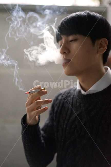 남자,남성,흡연,담배,담배연기,연기,금연,건강,니코틴,사람,인물,인간,human,person,남성,남자,man,male,건강,헬스웨어,헬스케어,healthware,health care,감성,sensible,feeling