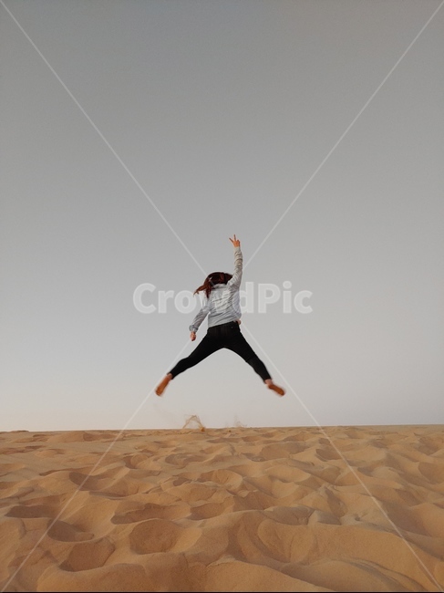 sand,모래,nature,자연,dune,모래언덕,사막,desert,sunrise,sunset,일출,일몰,person,사람,human,인간,jump
