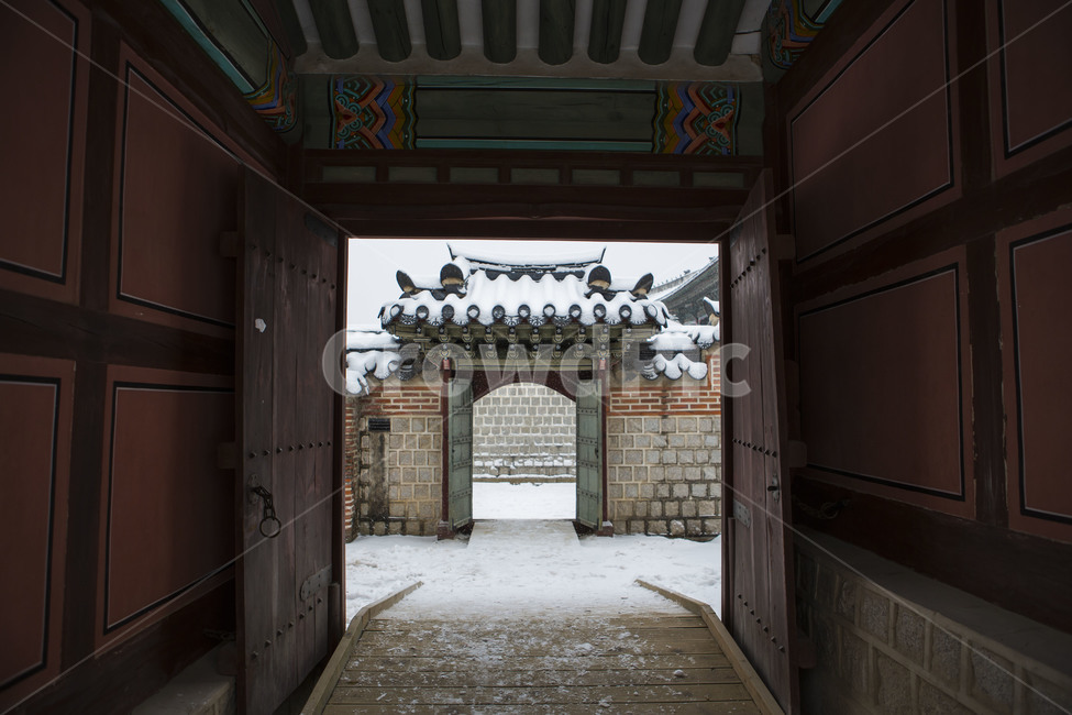 경복궁,설경,고궁,문양,기와,겨울,계절,winter,season,한국전통,한국문화,korean traditional,korean culture,건축물,건물외관,exterior,building,structure,architecture,construction