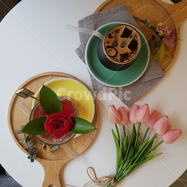 튤립,꽃,플레이팅,장미,에이드,테이블,카페,cafe,flower,데코레이션,감성,아메리카노,커피