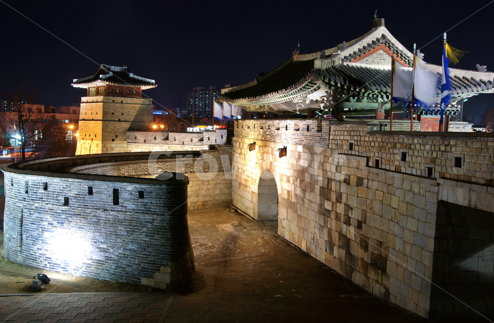 night view,castle,Treasure No 403,UNESCO World Heritage Site,Northwest Gongsim Don,Suwon Hwaseong Fortress,Suwon,Hwaseomun Gate,introduction,Ongseong