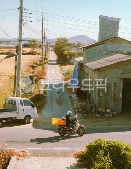 시골,농촌,추수,오토바이,시골길,사람,차량,교통,가을,전봇대,시골,마을,풍경,landscape,country,rural,town