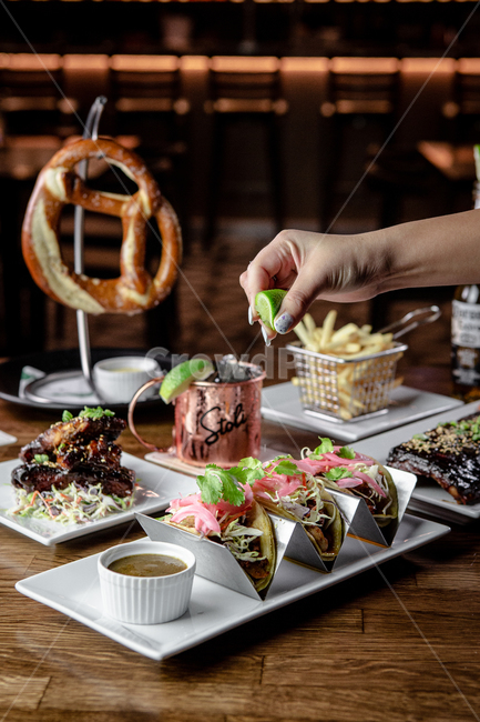 레스토랑,타코,음식,빵,사람,음식,식재료,요리,food,cook,meal,dishes,food reserves,양식,서양음식,서양요리,western food,western dishes,western meal,western cook