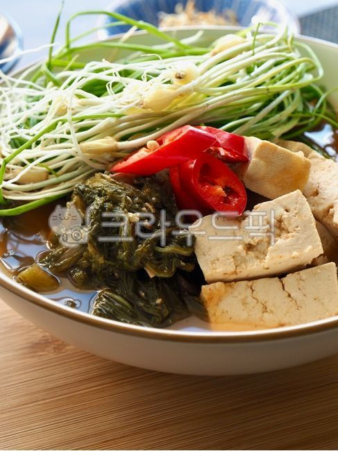 wellnessfood,asianfood,sidedish,koreanculture,Korean traditional food,vegetable,side dish,wellbeing,Korean food,Wellbeing food,Asian food,cooking,traditionalfood,koreanfood,soybeanpastestew,Soybean paste soup,Korean,Korean culture,koreantraditionalfood,So
