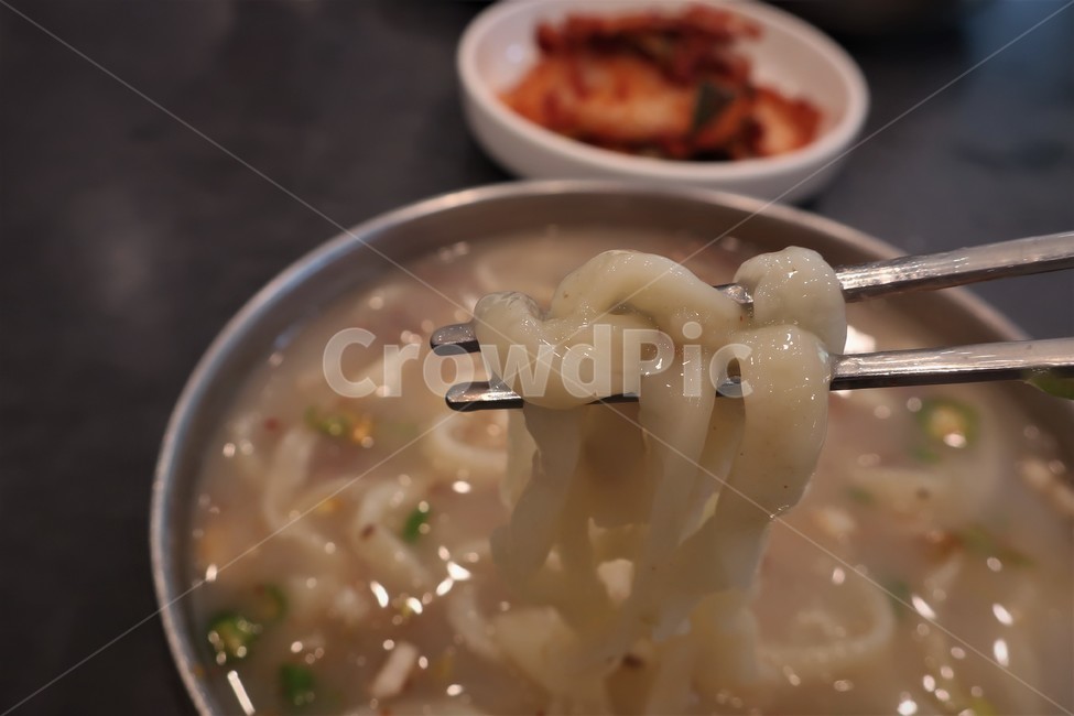전통,한식,사골,육수,칼국수,국물,면요리,식사,요리,누들,음식,식재료,요리,food,cook,meal,dishes,food reserves