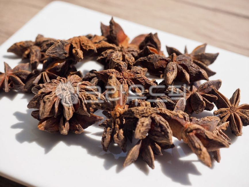 스타아니스홀,향신료,팔각,팔각향,별모양,아니스,인도음식,향기,음식,유기농,요리,요리재료,갈색,중국음식,아시아음식,건조식품,식물,향료,staranisehall,spice,octagon,octagonal,starshape,anise,indianfood,scent,food,organic,cooking,cookingingredients,brown,chinesefood,asianfood,dryfood,plant,spices