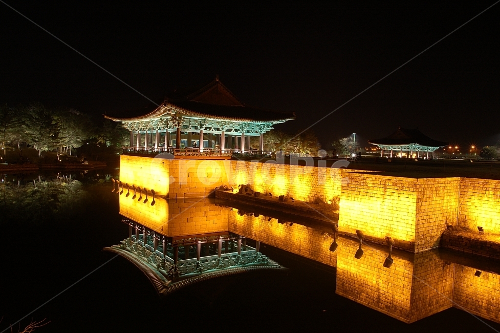 문화재,경주,안압지,임해전지,관광,관광지,야경,조명,연못,반영,전통,한국,야경,밤,풍경,nightscape,night,landscape,한국전통,한국문화,korean traditional,korean culture,랜드마크,landmark,tourist attraction,한국랜드마크,한국관광지,한국명소,korea landmark,korea tourist attraction,architecture,건축물,building,건물