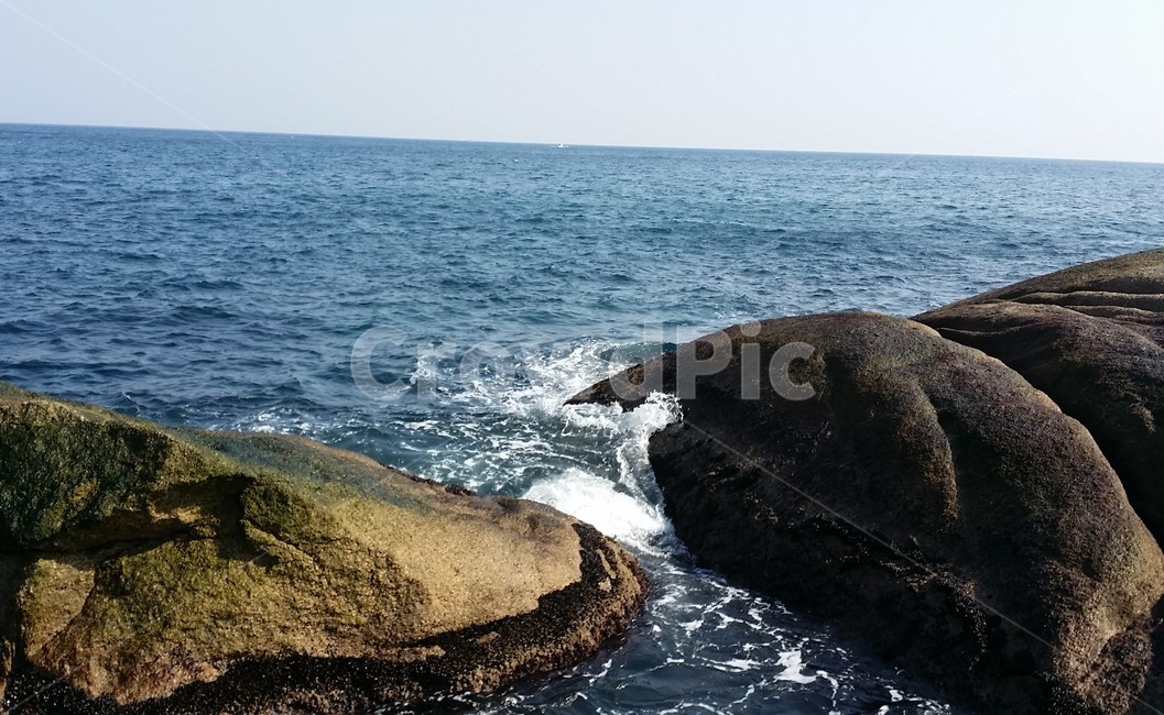 겨울바다,바다,풍경,동해,파도,물보라,에메랄드빛,자연풍경,거품,sea,바위,scenery,자연,풍경,nature,landscape,promontory,곶,ocean,대양,outdoors,옥외,water,물