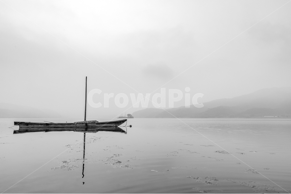 자연,풍경,일출,두물머리,나룻배,안개,흑백,흑백사진,양평,nature,landscape,sunrise,fog,자연,풍경,nature,landscape,한국자연풍경,한국자연경관,korea nature landscape,한국전통,한국문화,korean traditional,korean culture,흑백,모노톤,monochrome,black and white,교통,교통수단,traffic,transportation,vehicle,차량,watercraft,선박