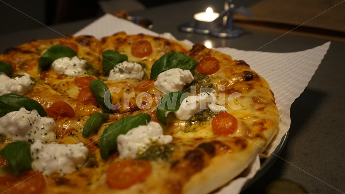 pizza,피자,식사,마르게리따,이탈리아음식,이탈리안음식,피자치즈,바질,토마토,레스토랑,음식,식재료,요리,빵,양식,서양음식,서양요리,food,meal,음식,식재료,요리,food,cook,meal,dishes,food reserves,양식,서양음식,서양요리,western food,western dishes,western meal,western cook