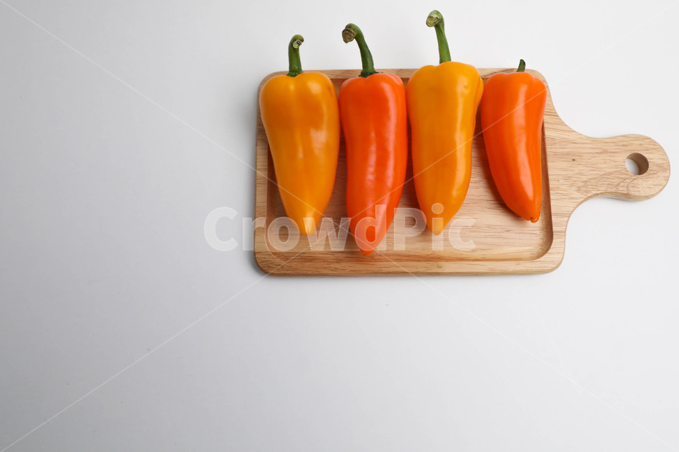 도마,나무도마,파프리카,노랑,주황,음식,식재료,요리,food,cook,meal,dishes,food reserves,채소,야채,vegetables
