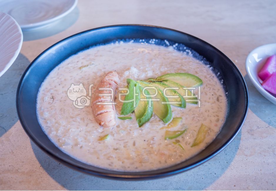 Course,paella,spanish cuisine,western,avocado,sausage,creamy,fruit,bowl,plate,food,cooking,paella