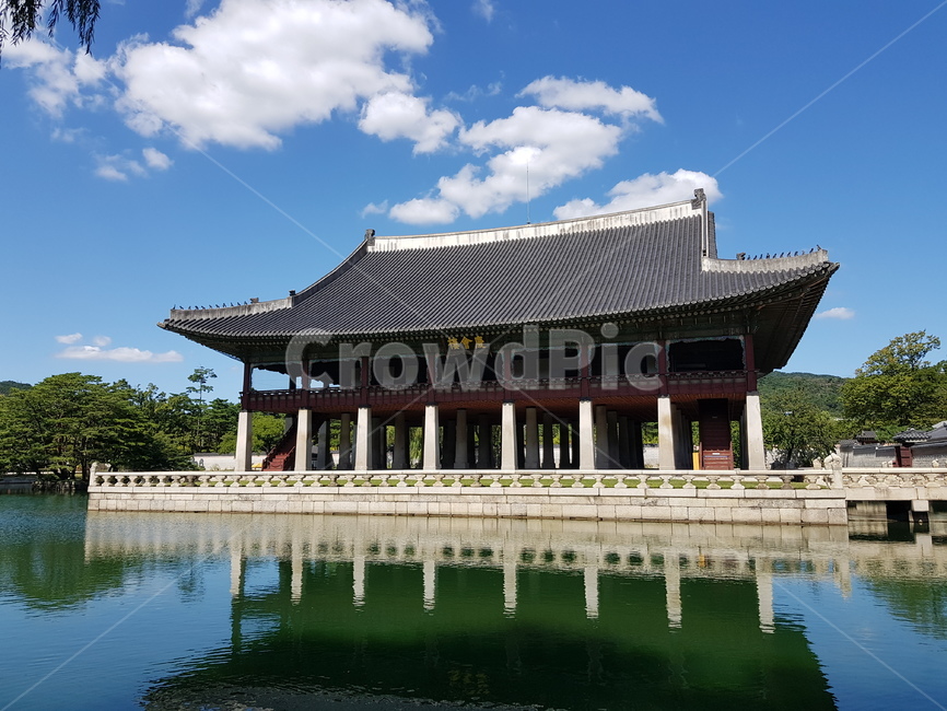 경회루,경복궁,연못,파란하늘,한국전통,한국문화,한옥,한복,뒷모습,한국건물,청명한,가을하늘,기와,궁궐,전통koreantraditional,koreanculture,랜드마크,landmark,한국랜드마크,한국관광지,한국명소,korealandmark,korea,tourist,attraction,건축물,건물외관,exterior,building,structure,architecture,construction,한국전통,한국문화,korean traditional,korean culture,랜드마크,landmark,tourist attraction,한국랜드마크,한국관광지,한국명소,korea landmark,korea tourist attraction,건축물,건물외관,exterior,building,structure,architecture,construction