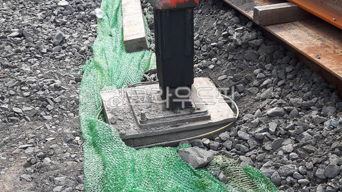 Prevention of falling,crane,construction work,surface,Outrigger,heavy equipment,vehicle machinery,chock,construction machinery,mobile crane,base plate,construction equipment