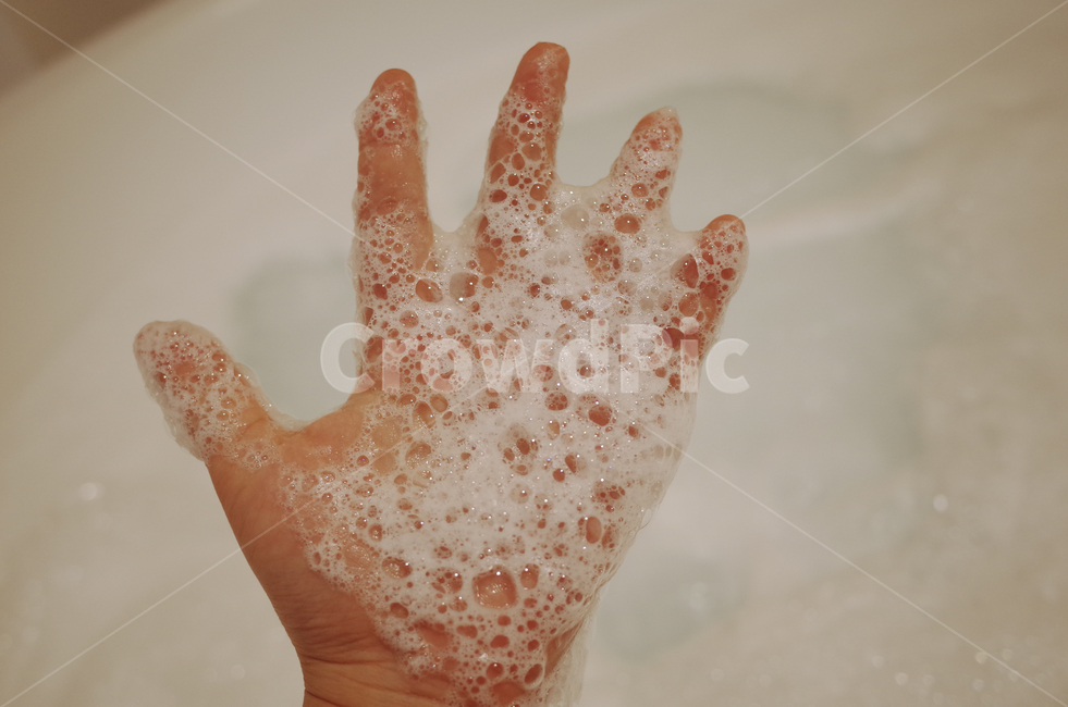 손,hand,손바닥,palm,거품,bubble,bath,soap,신체일부,몸,body